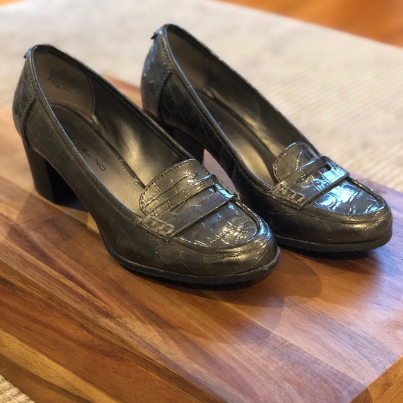 Bandolino Block Heel Penny Loafers - Picture 5 of 7